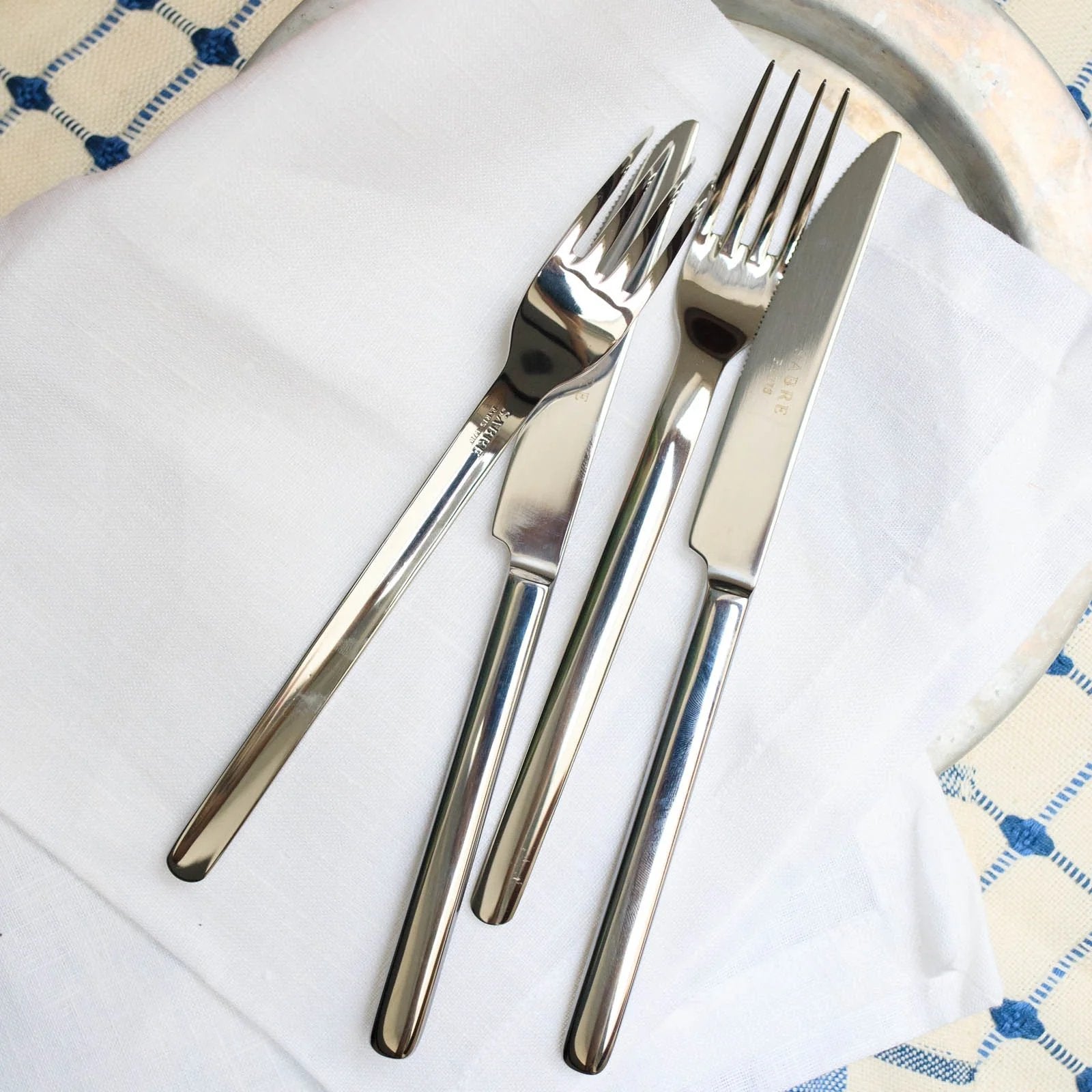 An image of Sabre Loft Essential Brilliant 5-Piece Place Setting