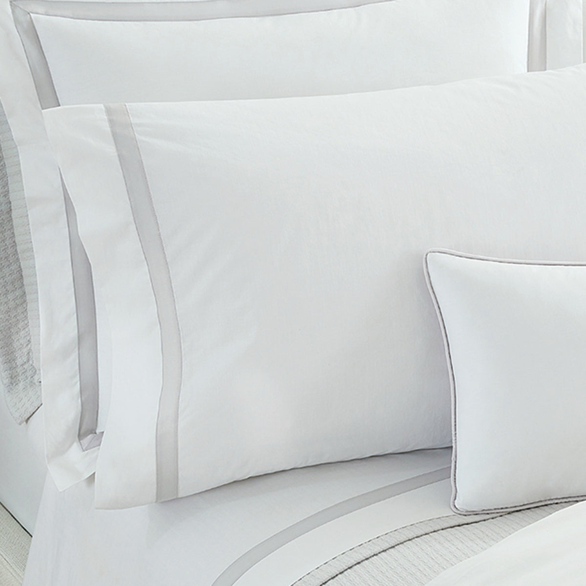 An image of Sferra Estate Pillowcase Pair