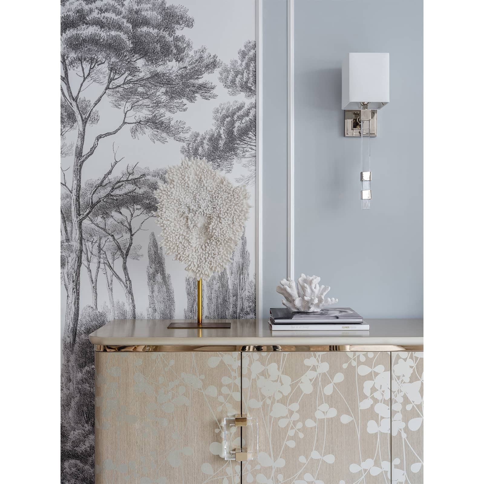 An image of Regina Andrew Metro Sconce - Silver