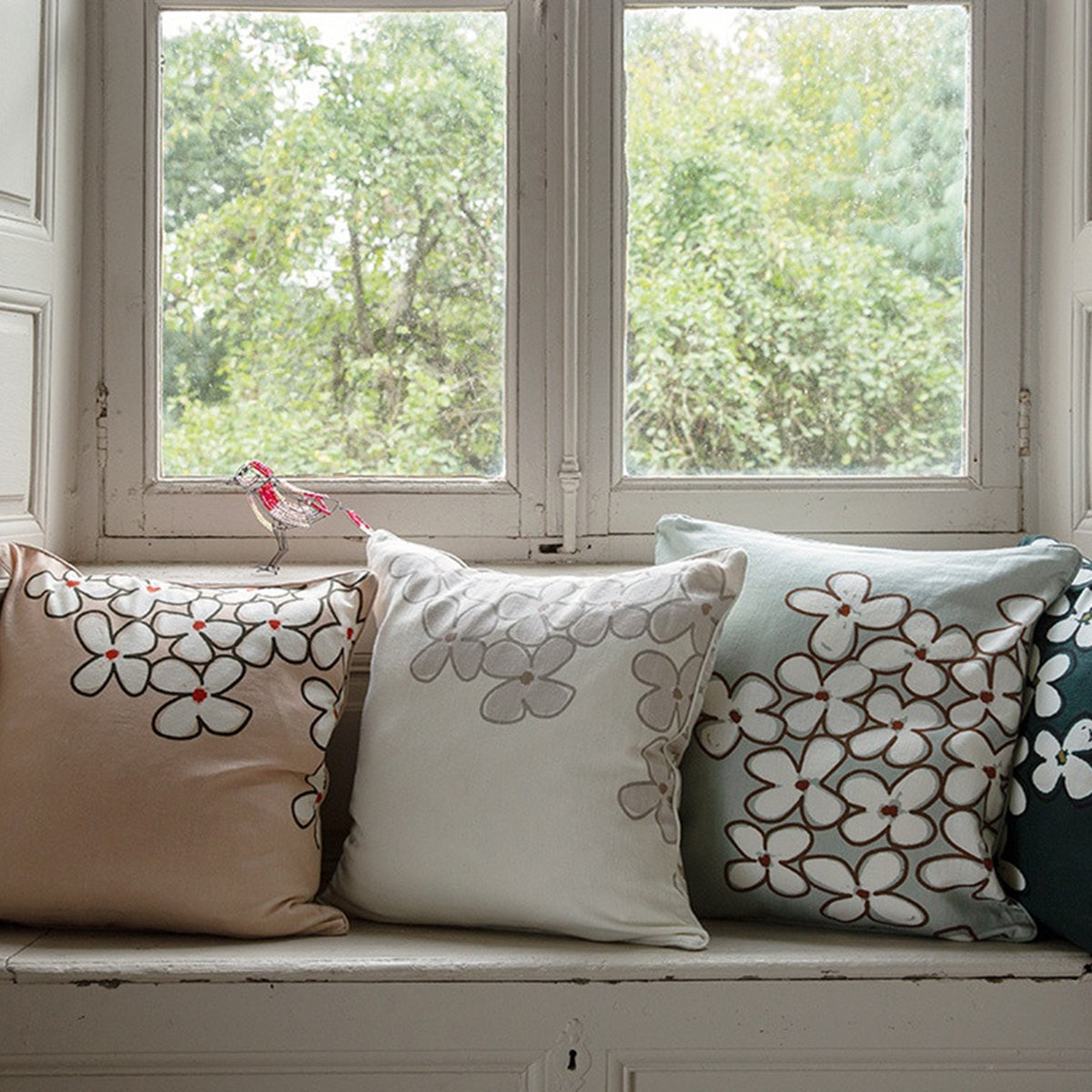 An image of Elitis Sophia Amande Square Decorative Pillow