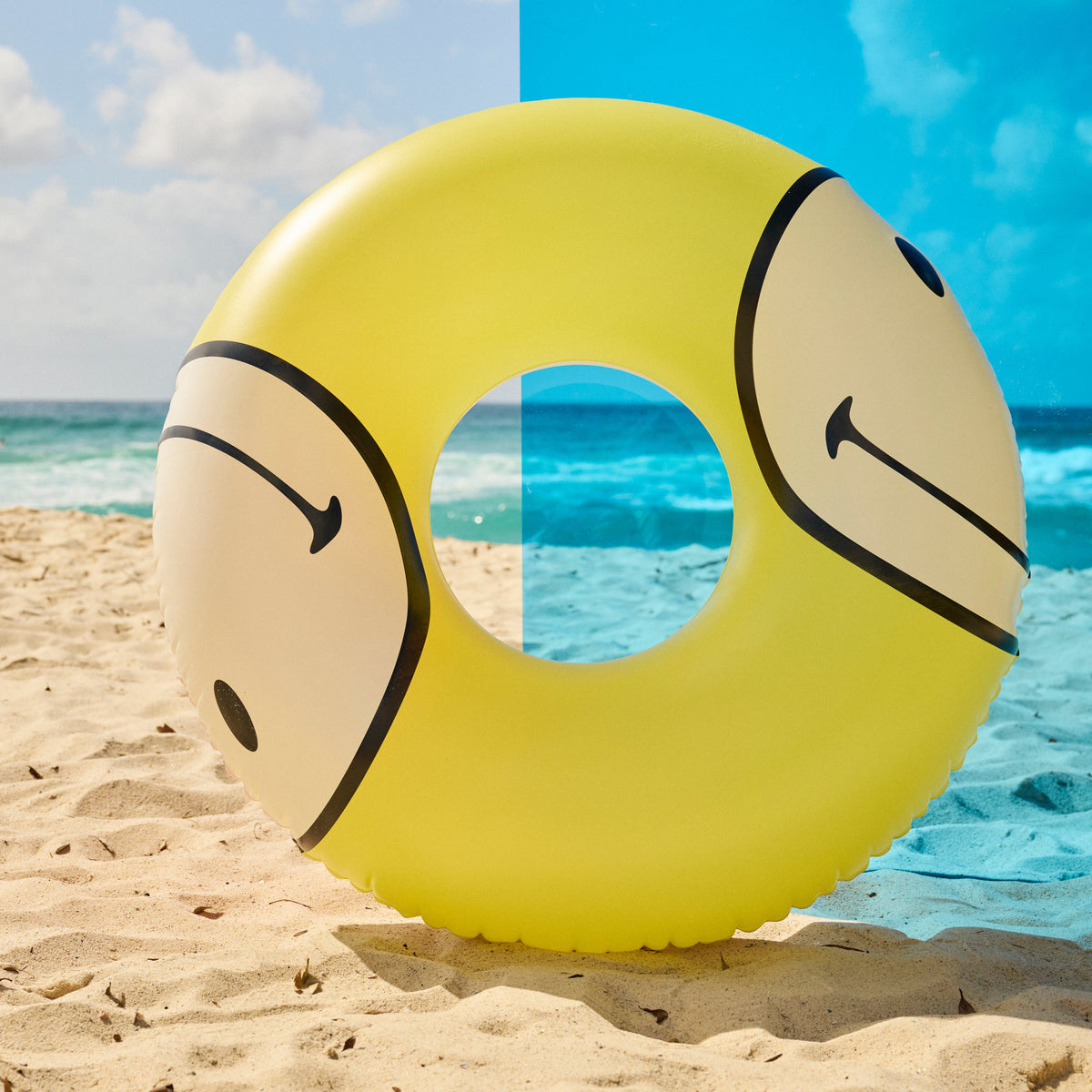 An image of Sunnylife Pool Ring Smiley