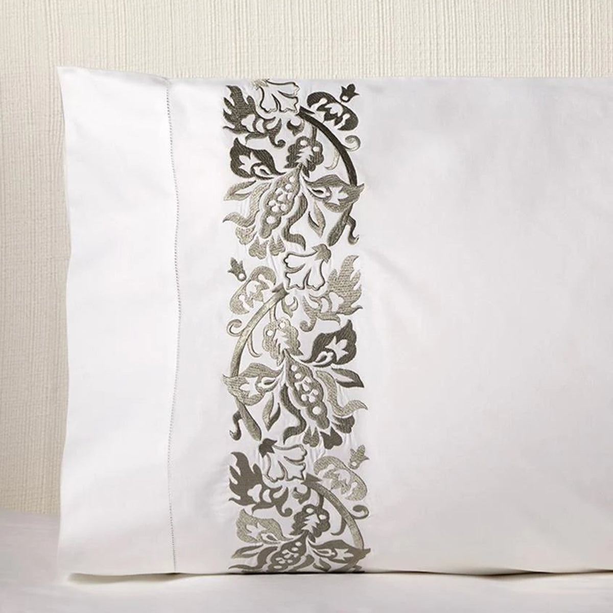 An image of Sferra Saxon Pillowcase Pair