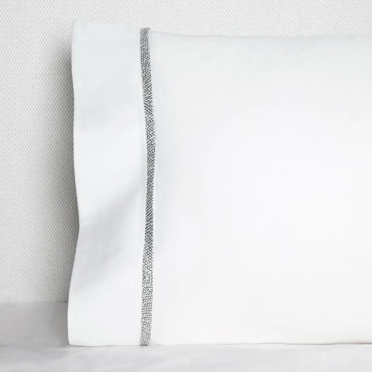 An image of Sferra Emilia Pillowcase Pair