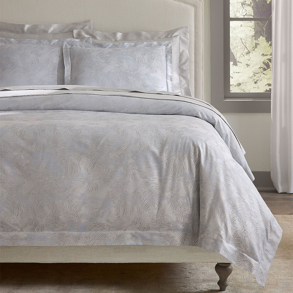 An image of Sferra Riflesso Lunar Duvet Cover