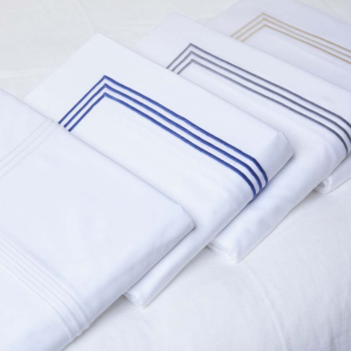 An image of Gracious Home 3-Line Embroidered Duvet Cover