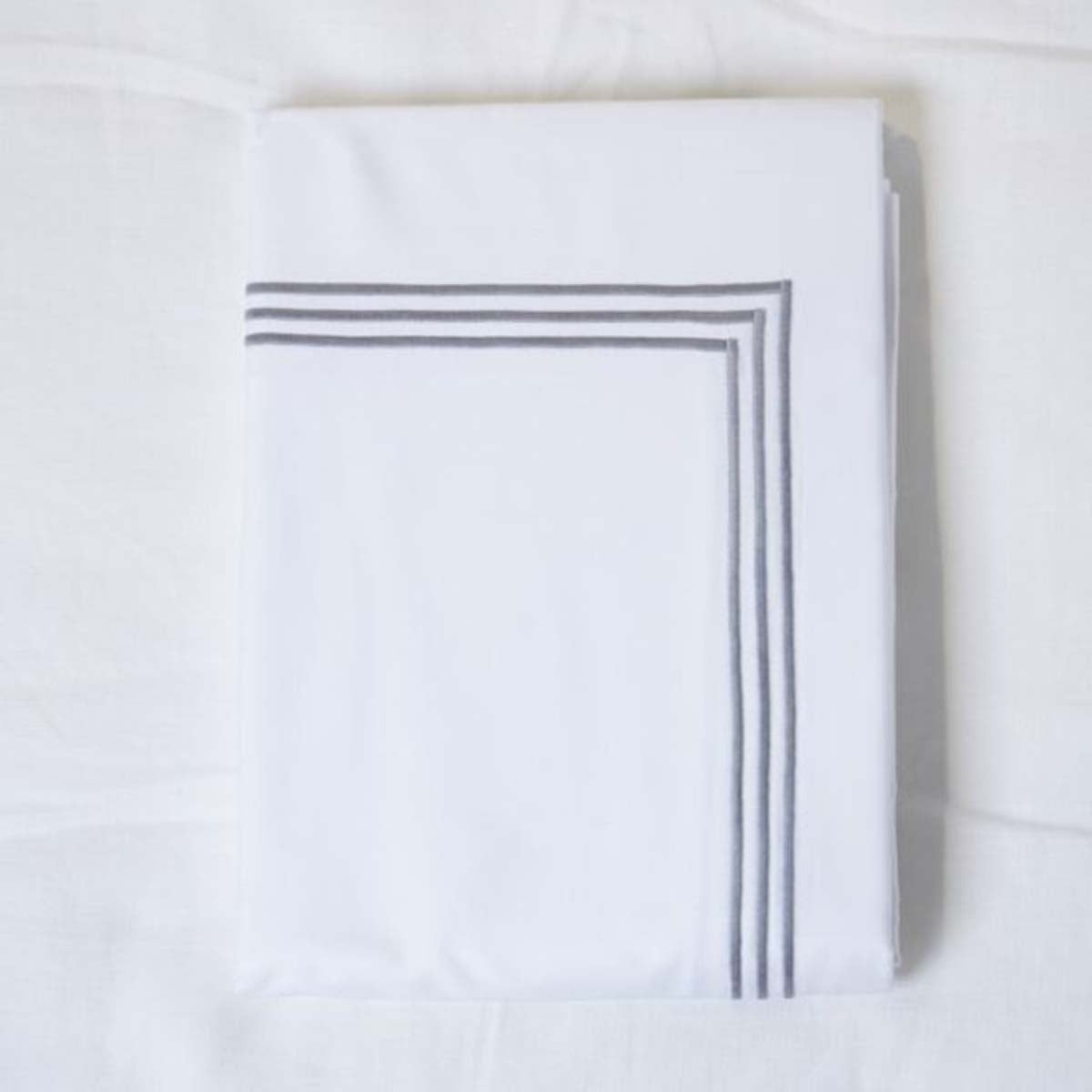 An image of Gracious Home 3-Line Embroidered Duvet Cover