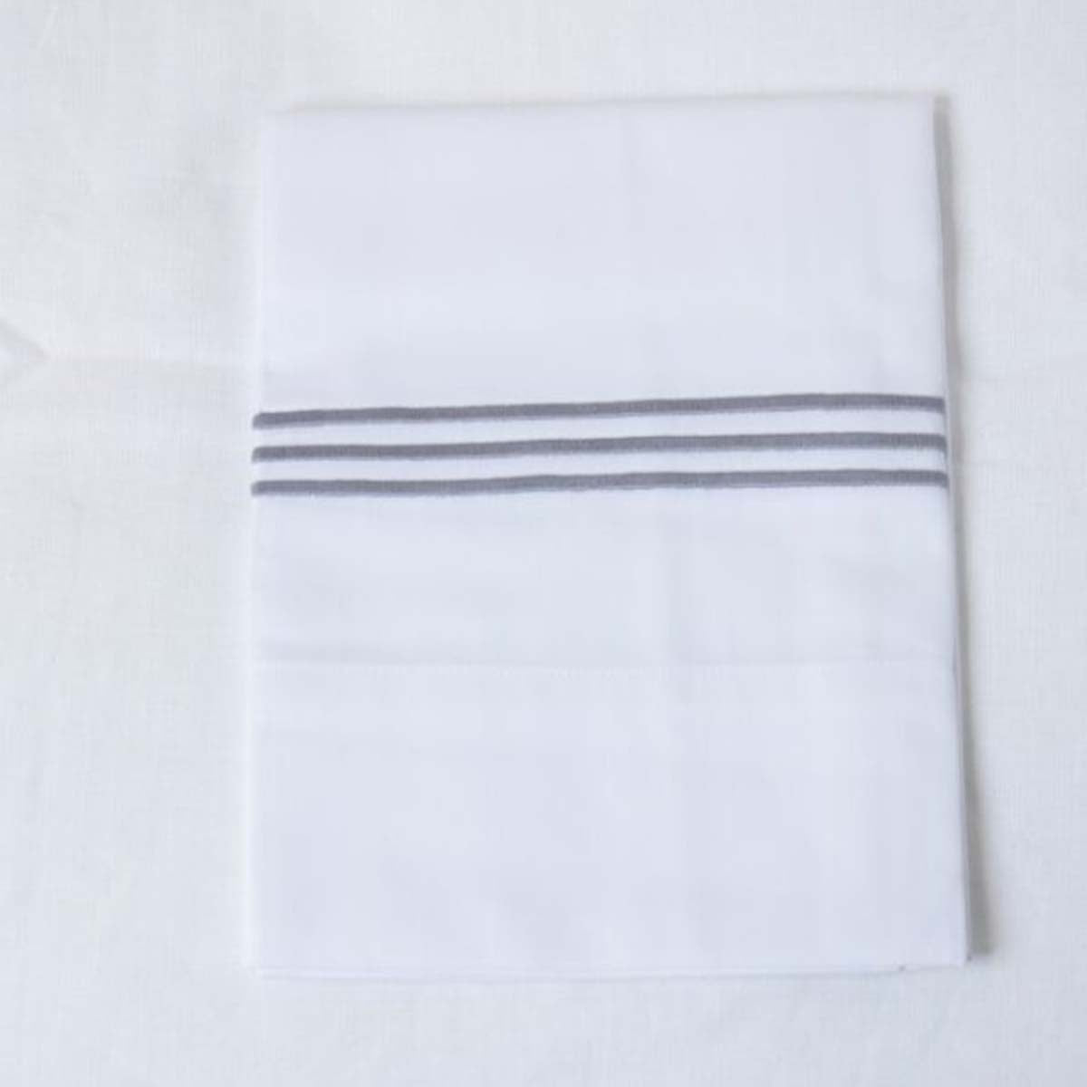 An image of Gracious Home 3-Line Embroidered Flat Sheet