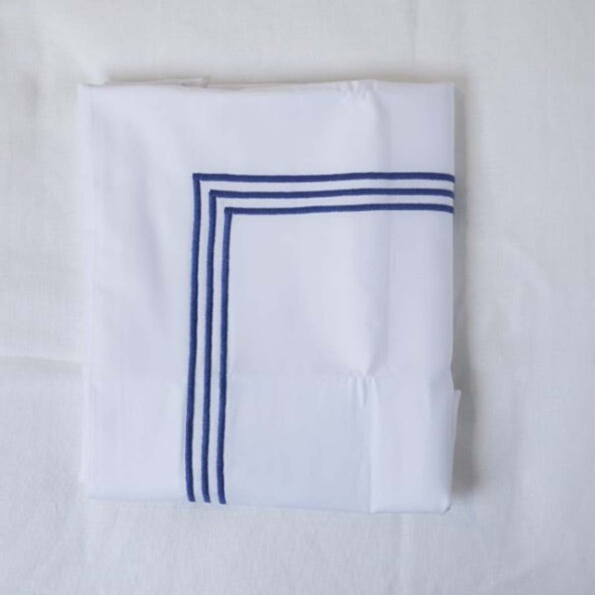 An image of Gracious Home 3-Line Embroidered Sham