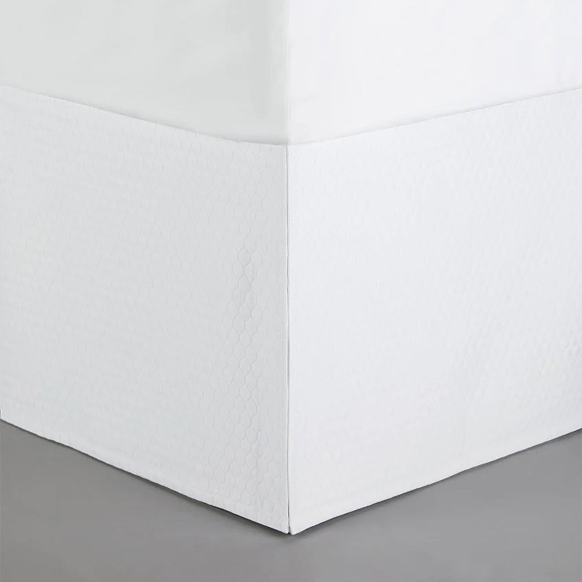 An image of Sferra Favo Bed Skirt