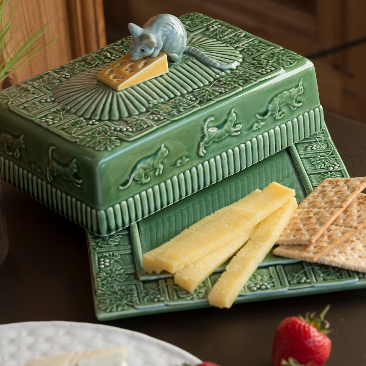 An image of Bordallo Pinheiro Cheese Tray with Mouse