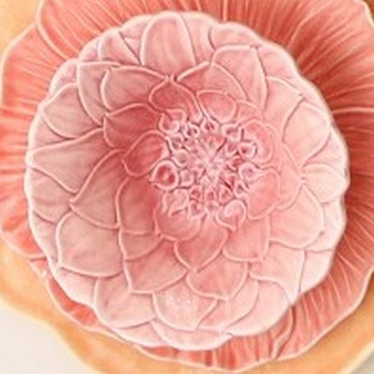 An image of Bordallo Pinheiro Maria Flor Dahlia Bowl