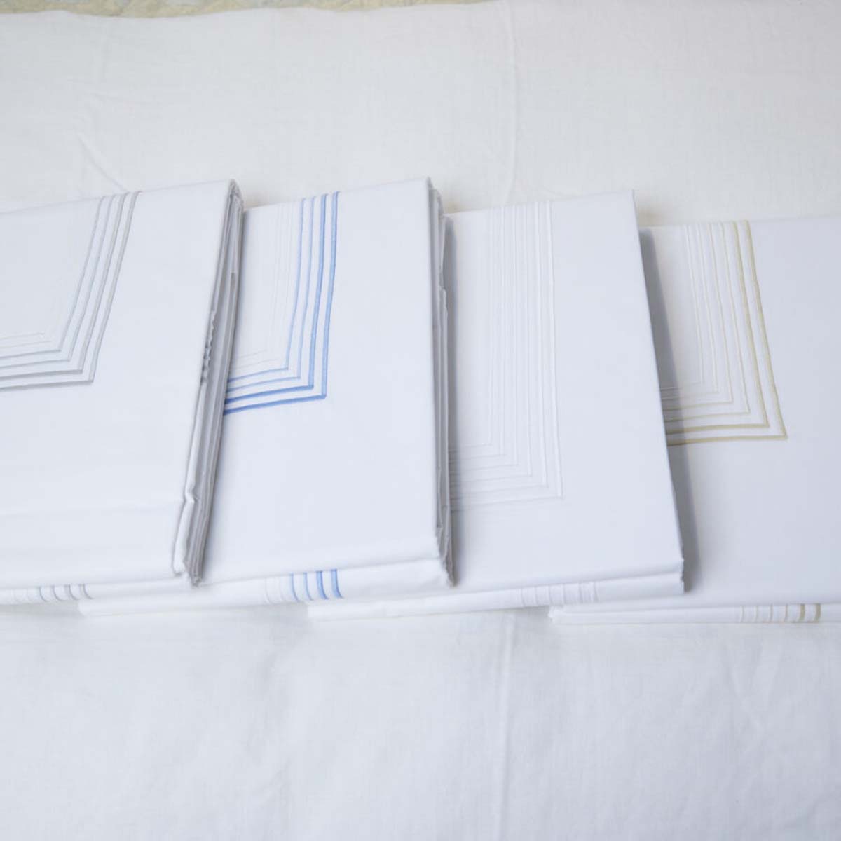 An image of Gracious Home 6-Line Embroidered Duvet Cover