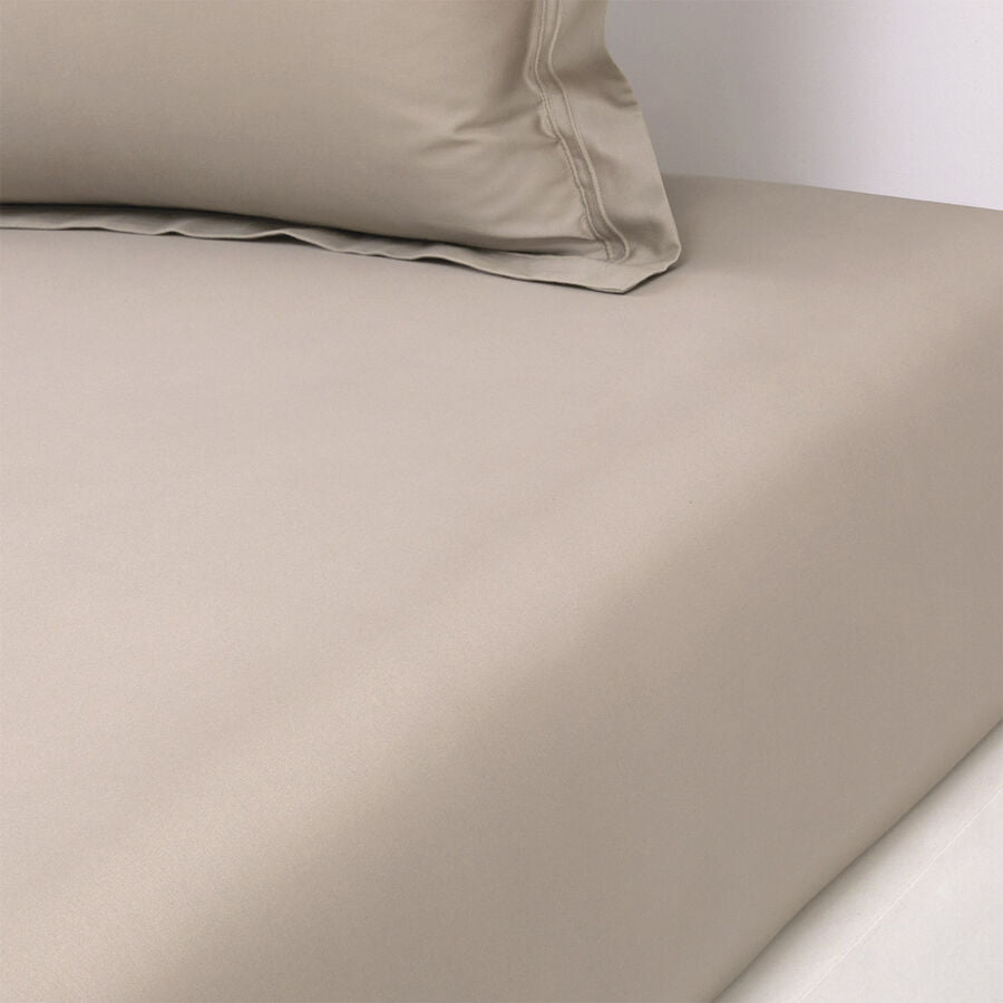 An image of Yves Delorme Triomphe Fitted Sheet