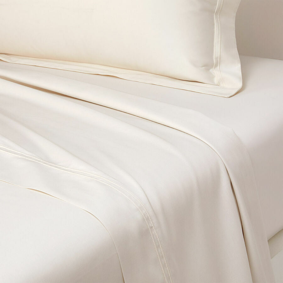 An image of Yves Delorme Triomphe Flat Sheet