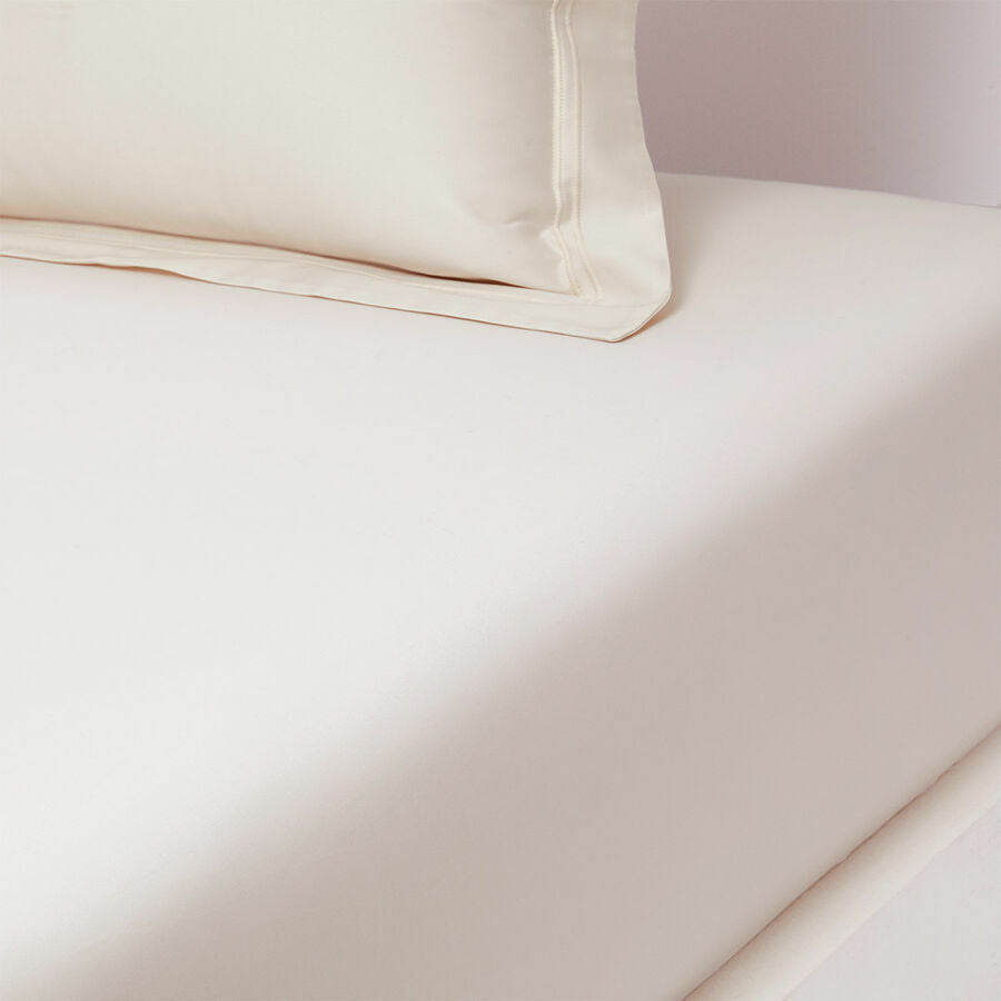 An image of Yves Delorme Triomphe Fitted Sheet