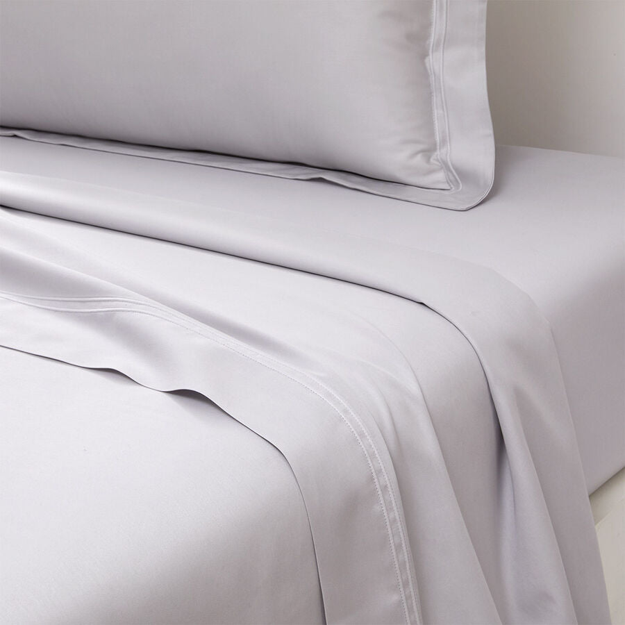 An image of Yves Delorme Triomphe Flat Sheet