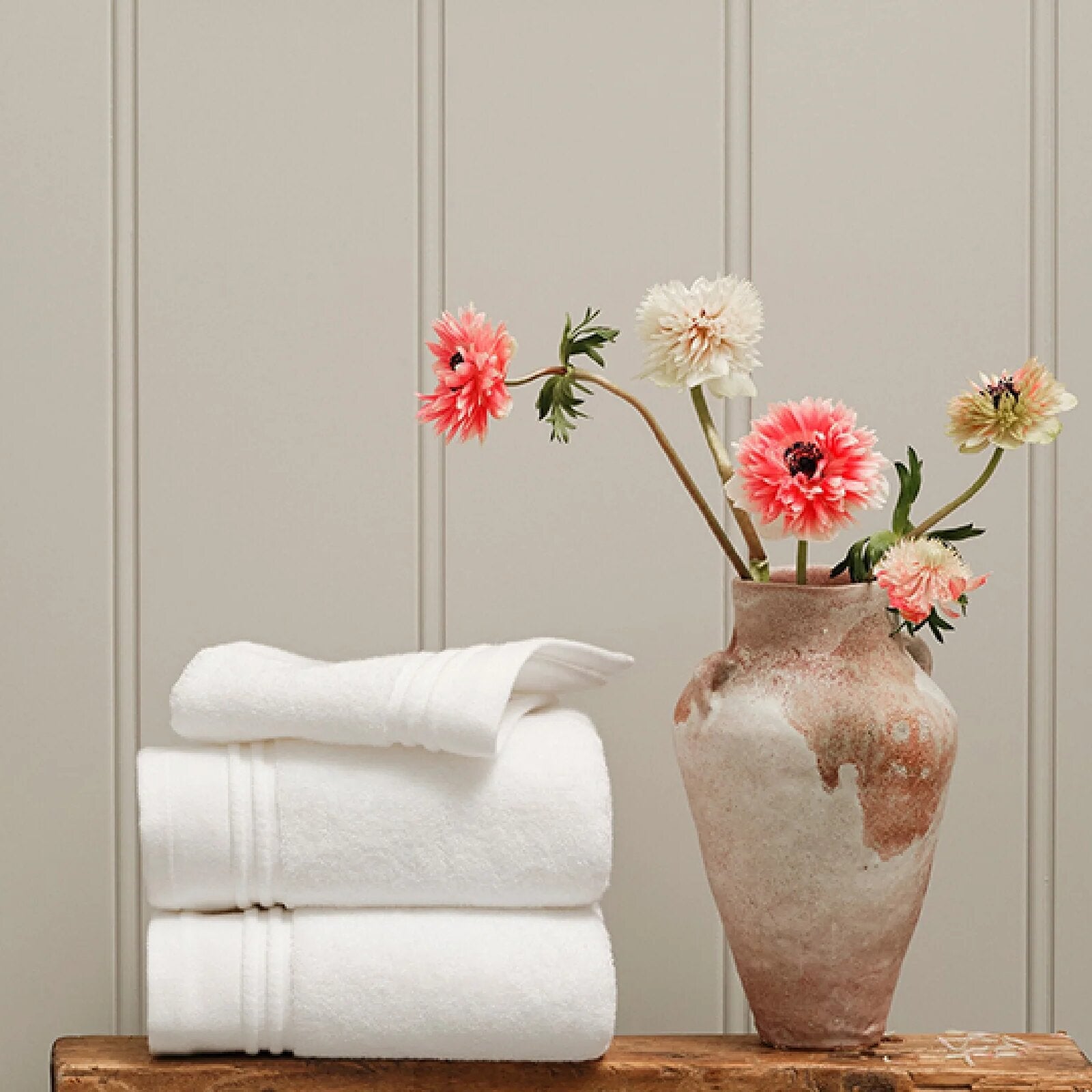 An image of Sferra Aura Nuova Hand Towel