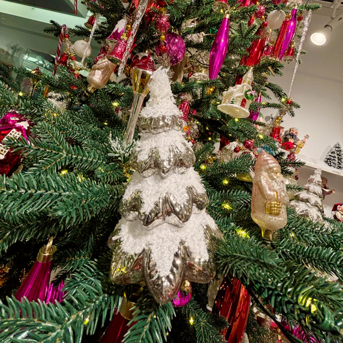 Whitehurst Main Street Merriments 6.5" Tree Clip Ornament