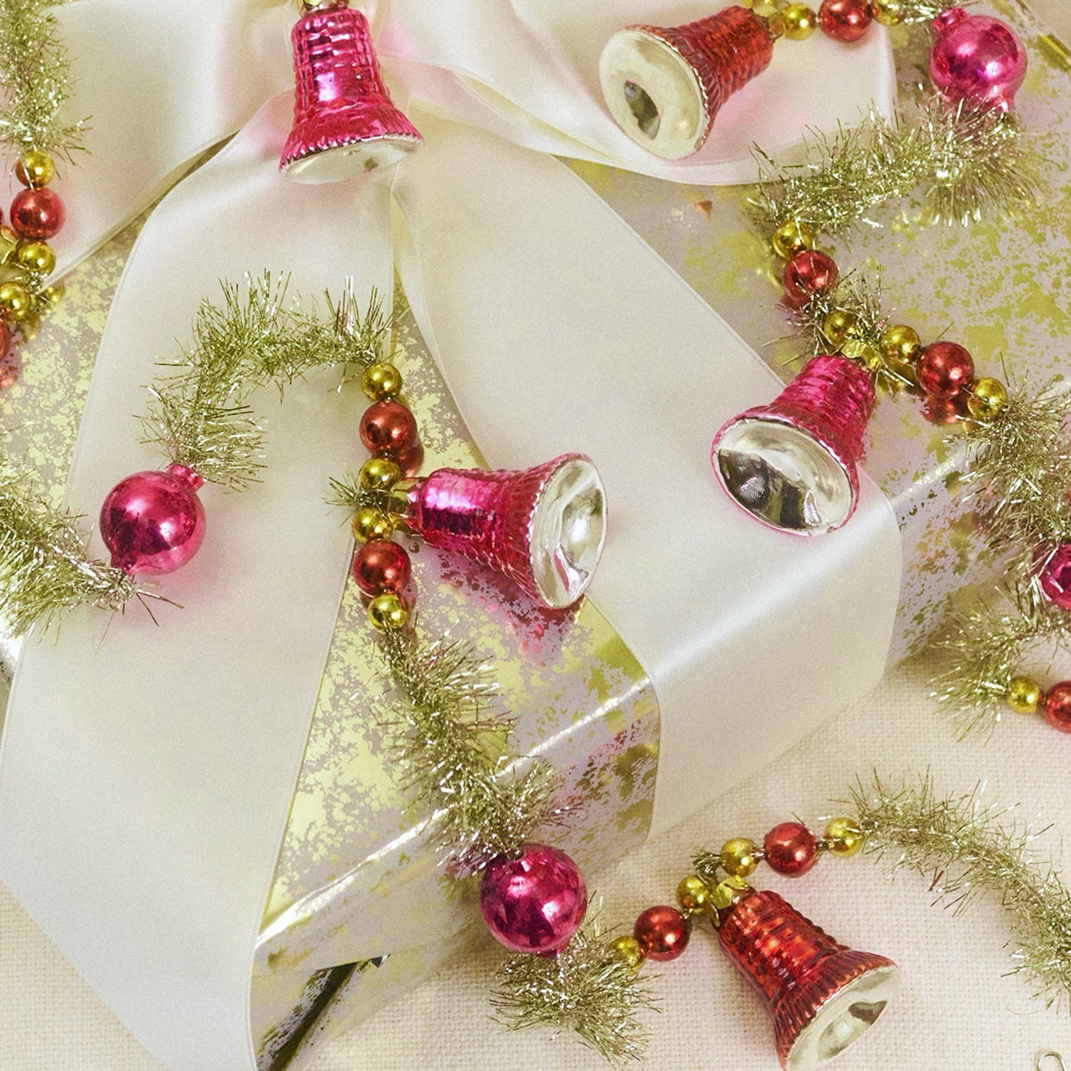 Whitehurst Main Street Merriments 5 ft Garland