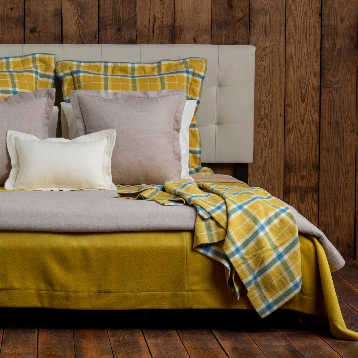 An image of Alicia Adams Aberdeen 100% Alpaca Throw