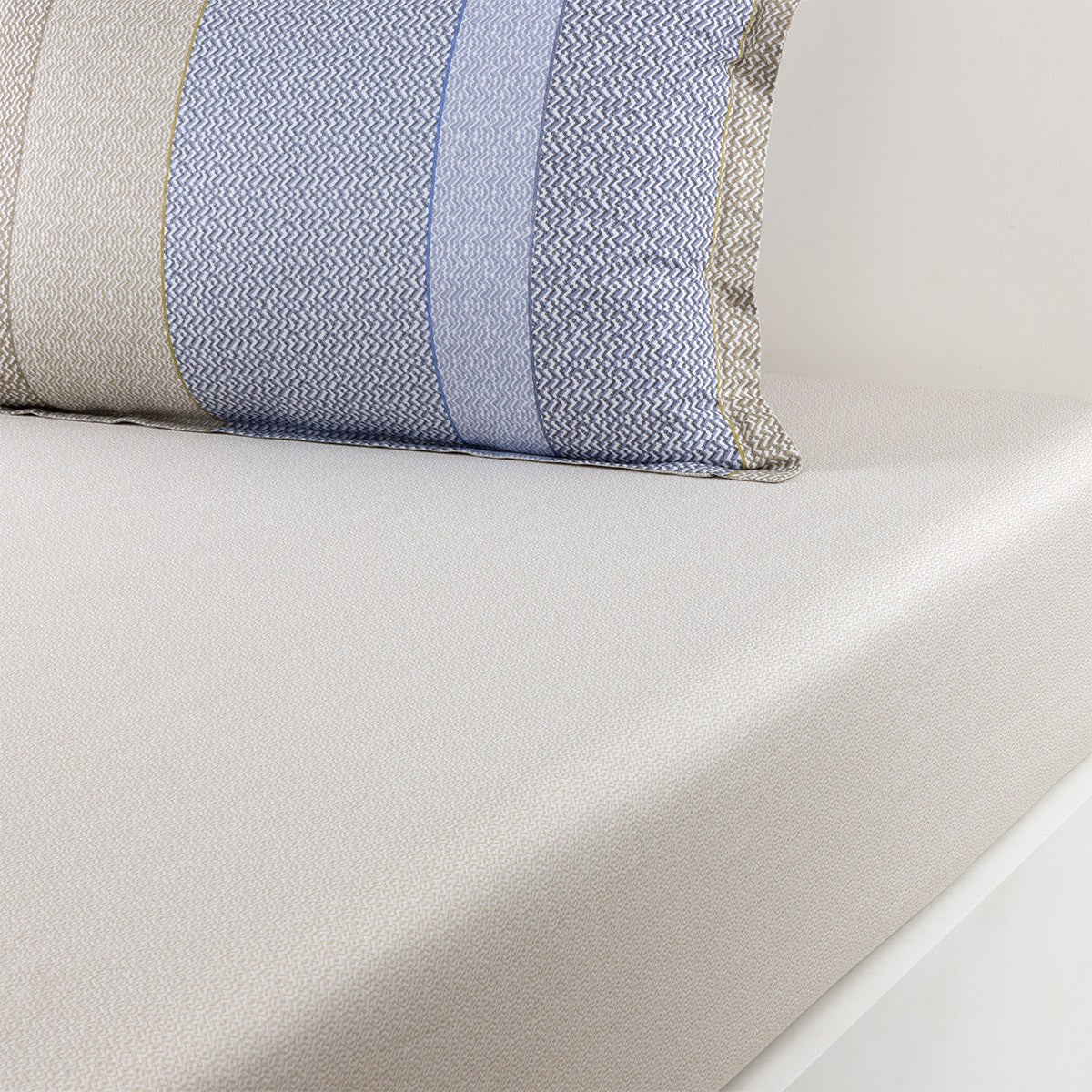 An image of Yves Delorme/Boss  Alvorada Fitted Sheet