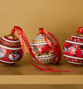 Halcyon Days Parterre Gold with Poinsettia Bauble