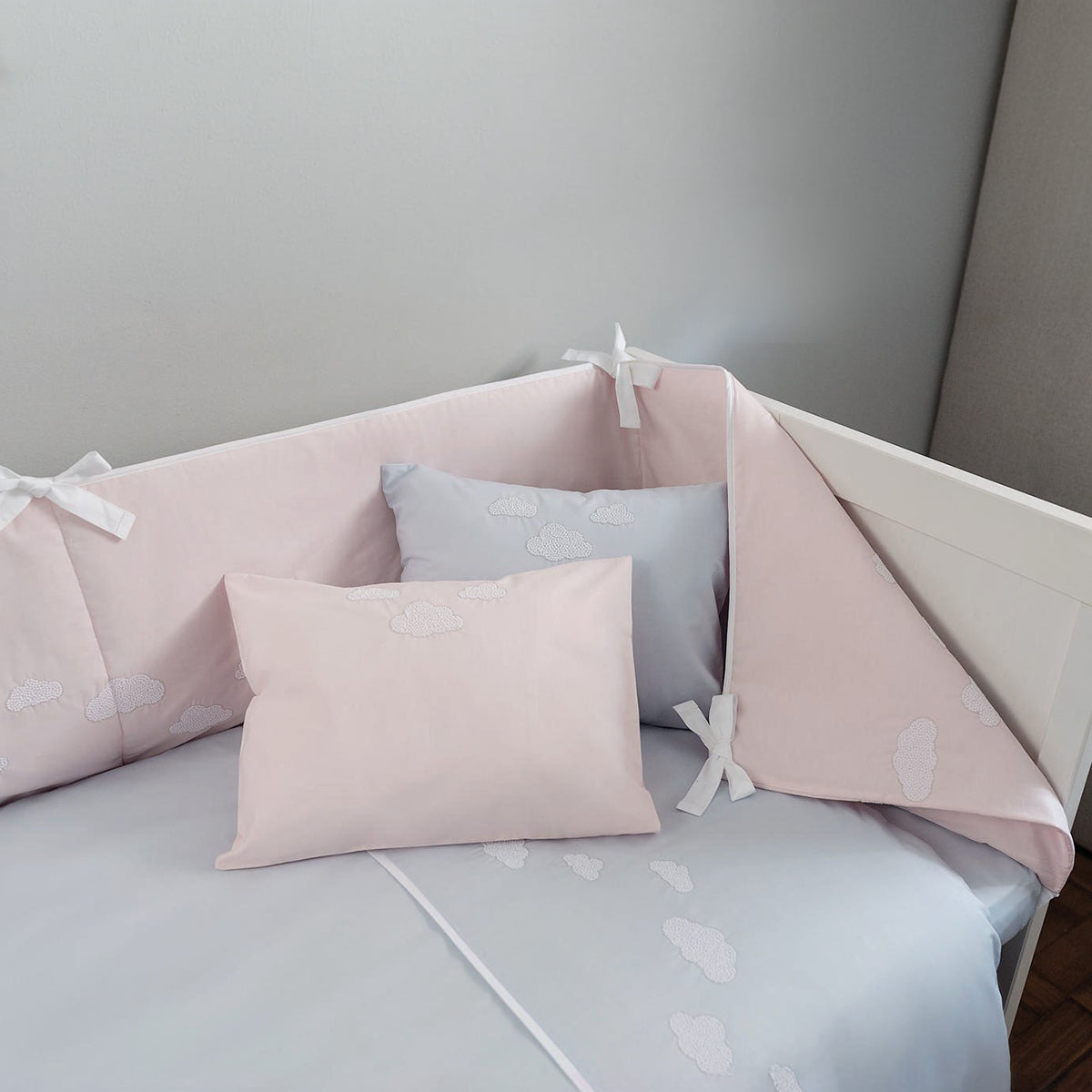 An image of Bovi Cuddle Cloud Crib Bumper