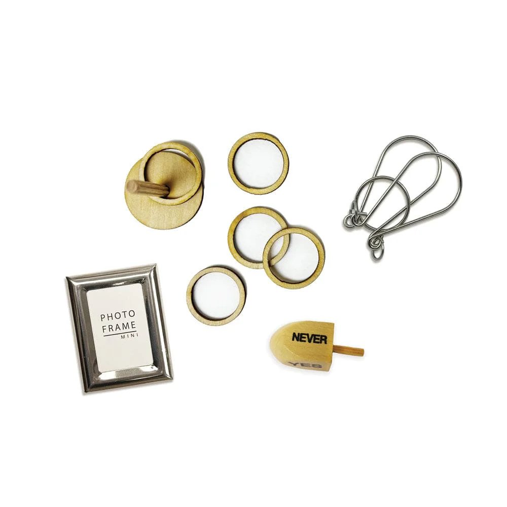 An image of Caspari Breton Stripe Celebration Crackers - 8 per Box