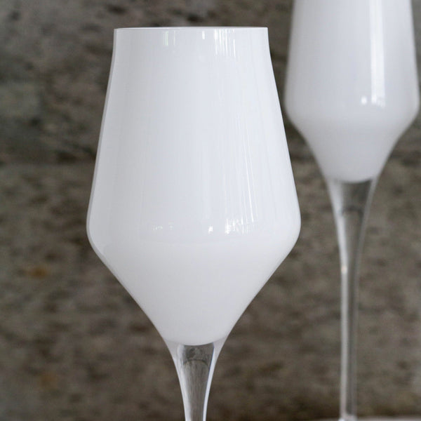 An image of Vietri Contessa Wine Glass