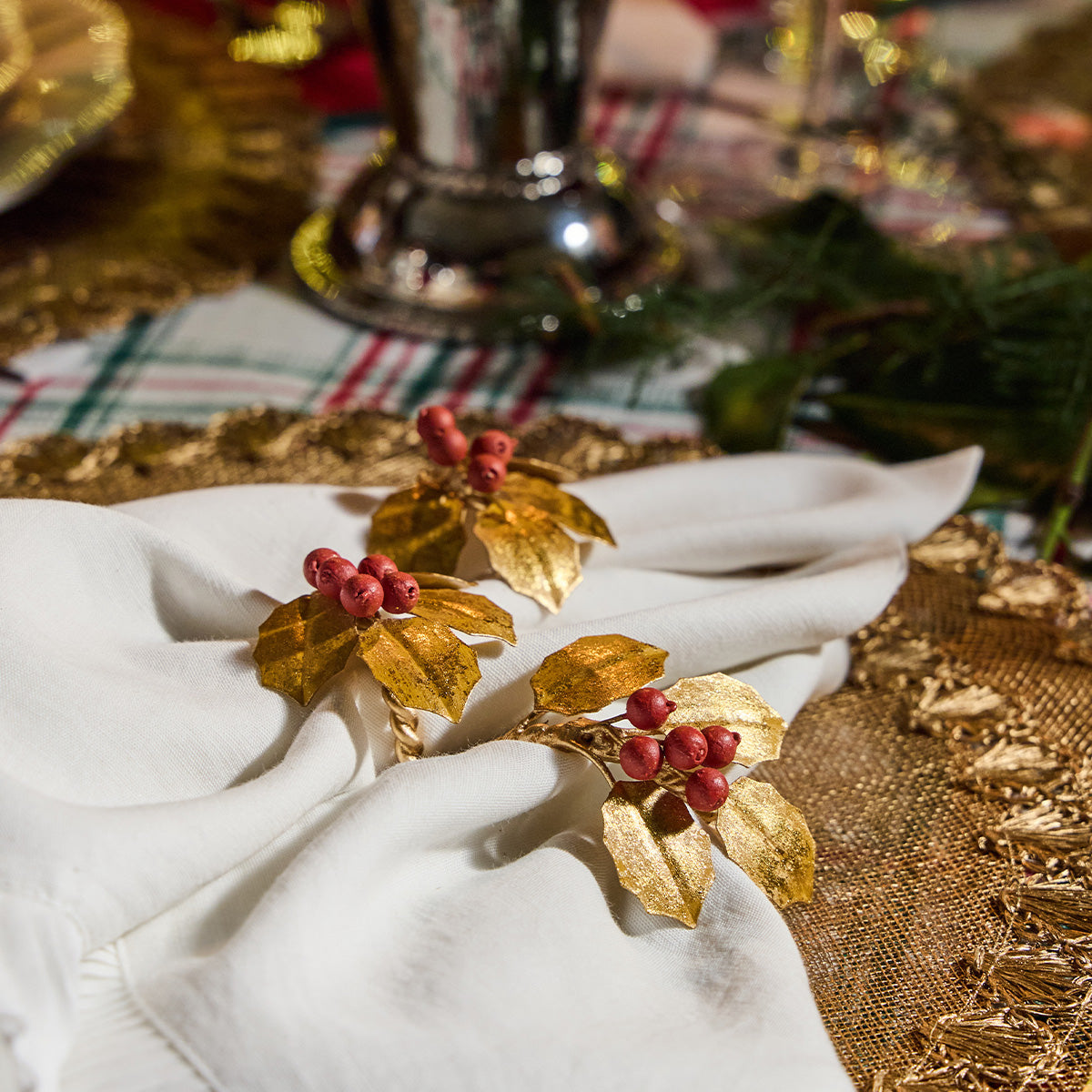 An image of Juliska Holly with Berries Napkin Ring Set/4 - Multi