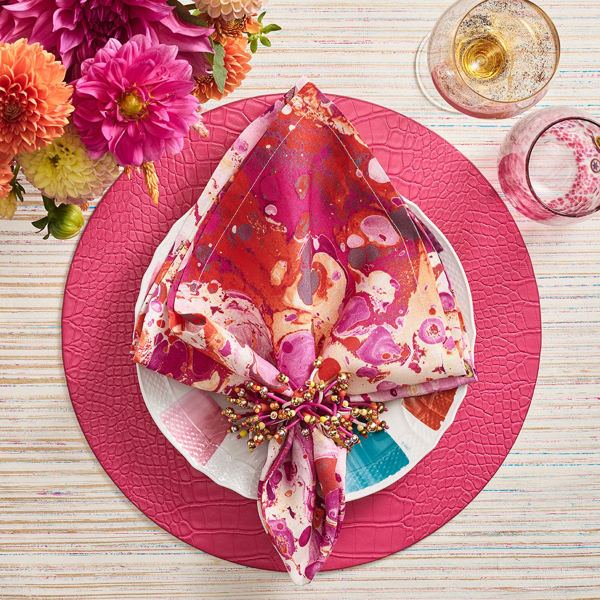 An image of Kim Seybert Slick Napkin - White/Pink/Orange