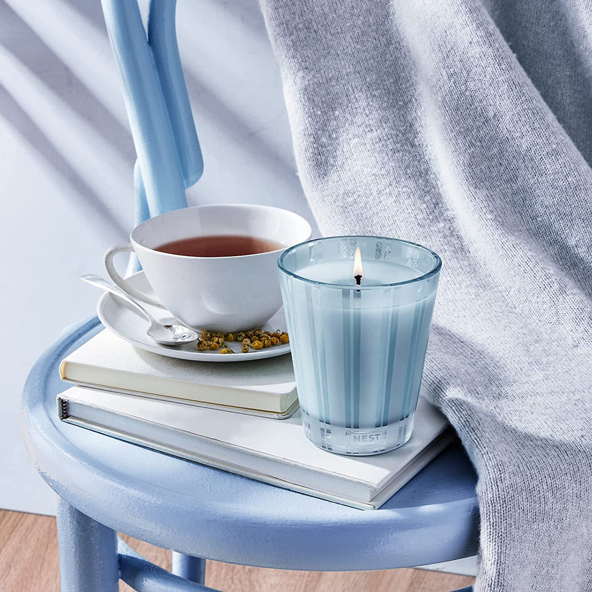 An image of Nest Fragrances Driftwood & Chamomile Classic Candle 8.1 oz