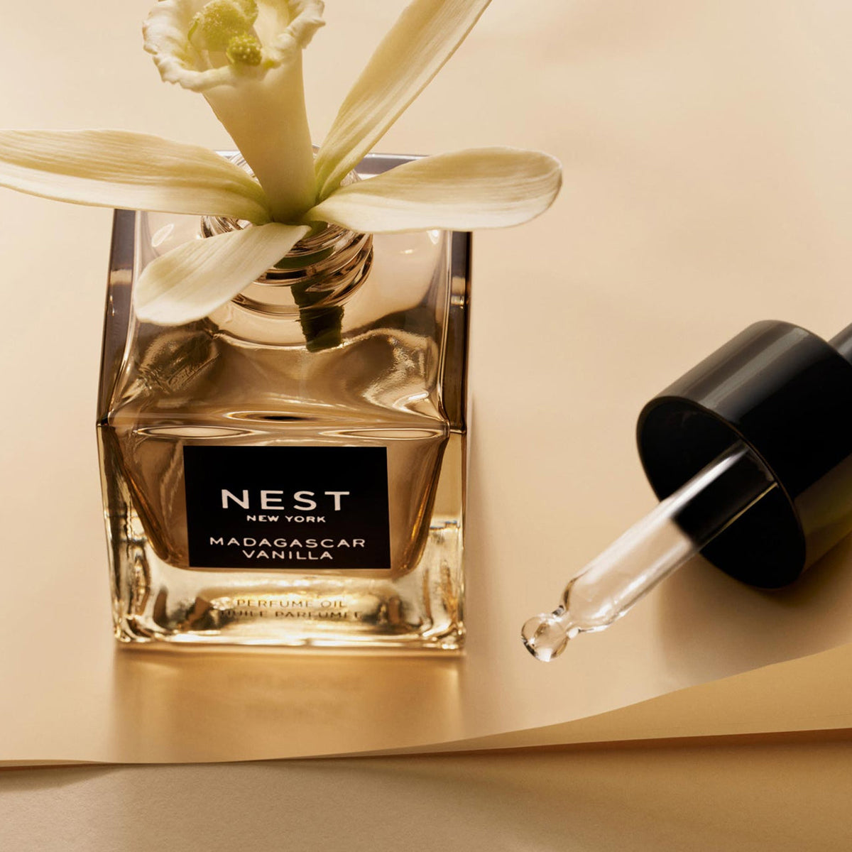 An image of Nest Fragrances Madagascar Vanilla Perfume Oil 1 fl oz