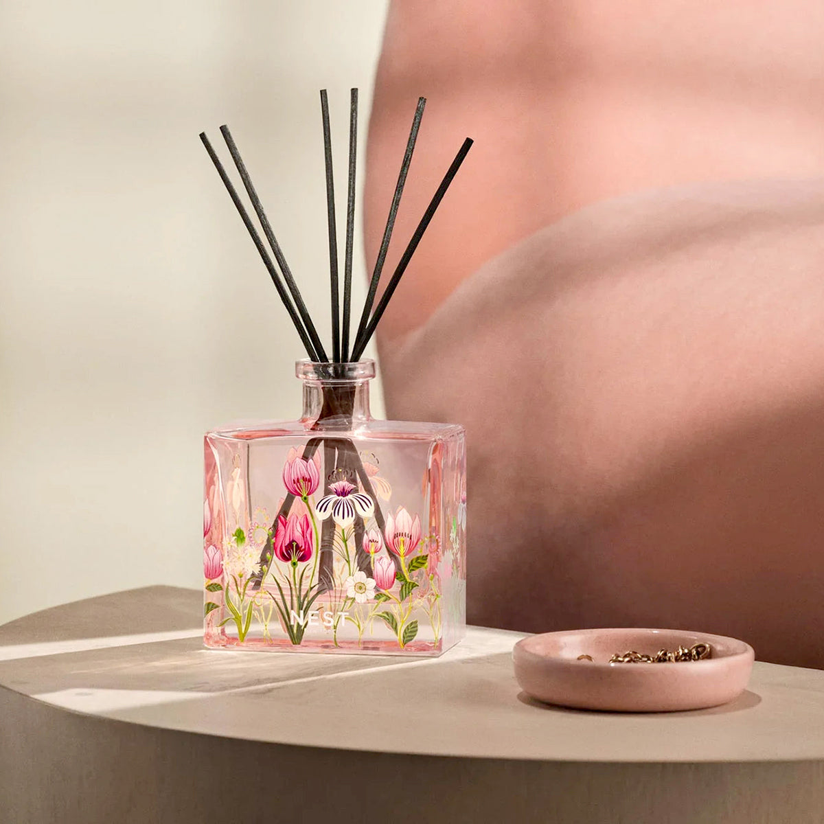 An image of Nest Fragrances Himalayan Salt & Rosewater Decorative Reed Diffuser 5.9 fl.oz./175 ml