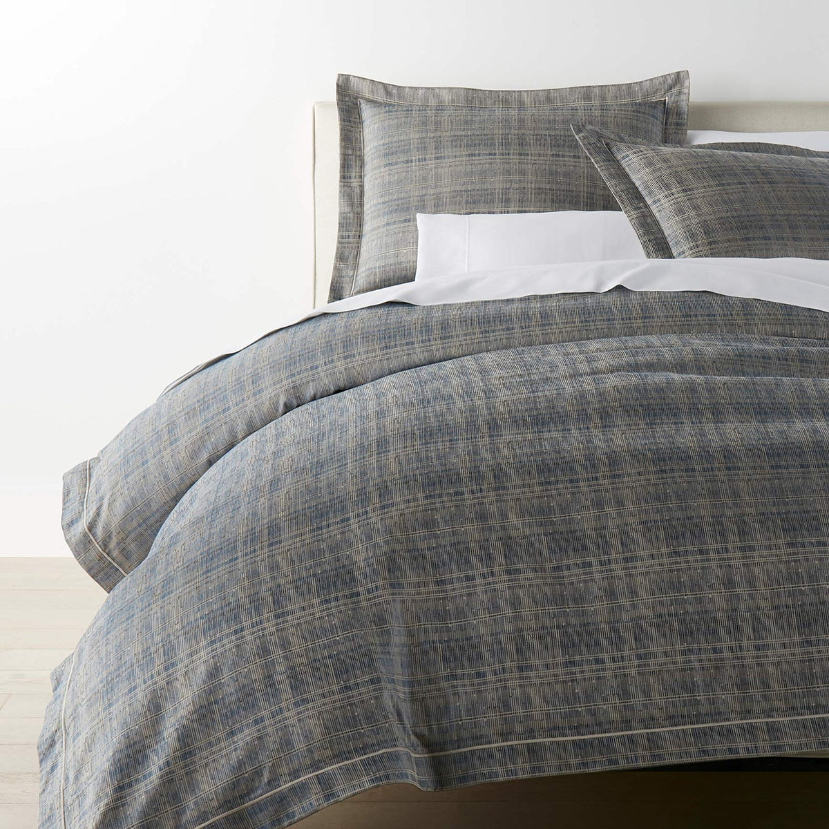 An image of Peacock Alley Biagio Jacquard Duvet Cover