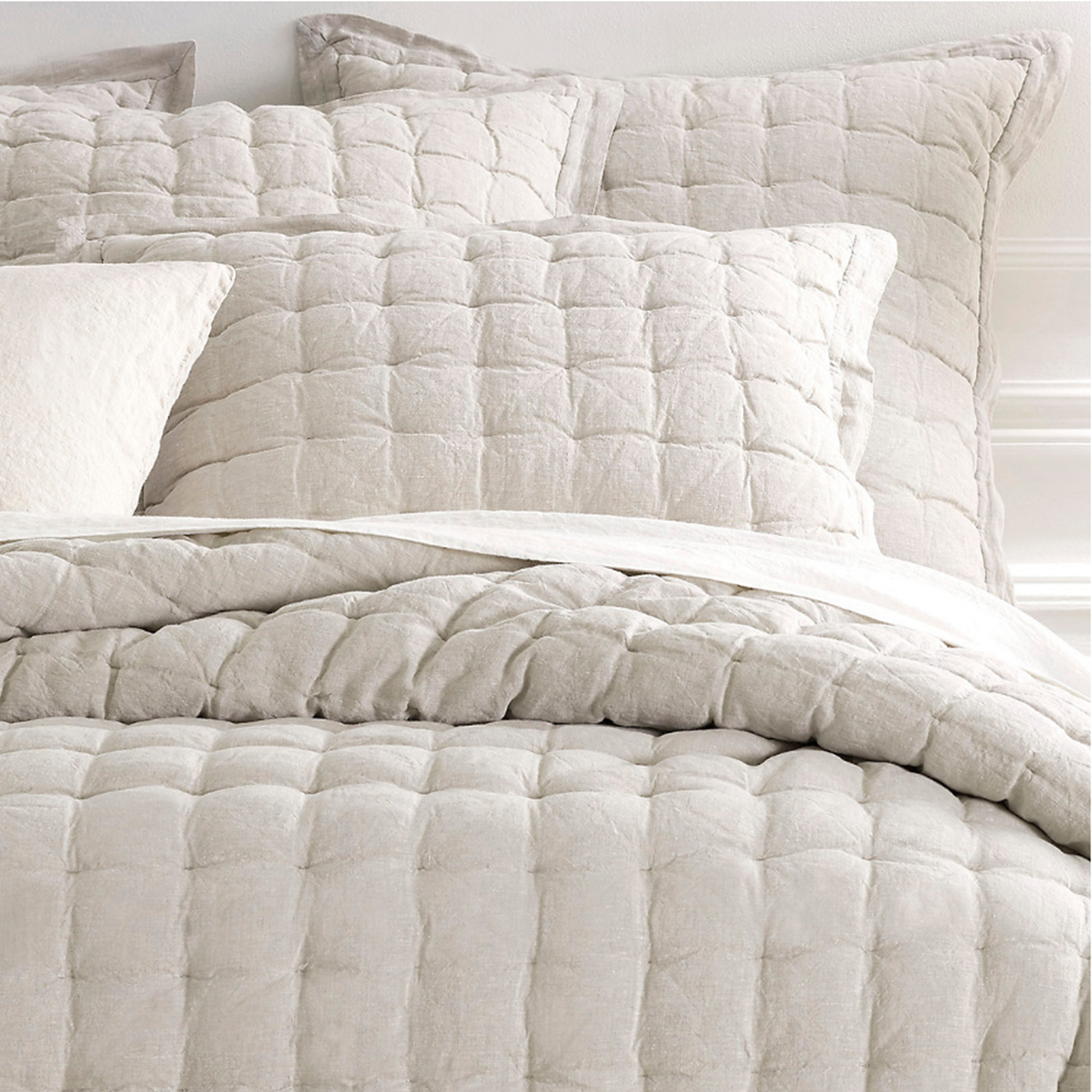 GHPCHLSHPFSM_Pine_Cone_Hill_Lush_Linen_Puff_Sham.png