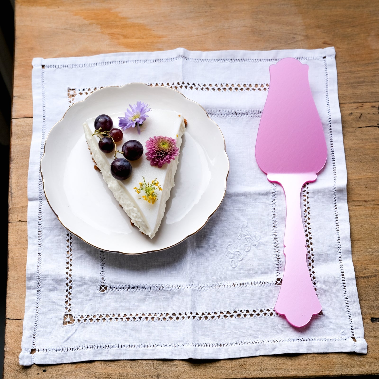 An image of Sabre Honorine Tart Slicer