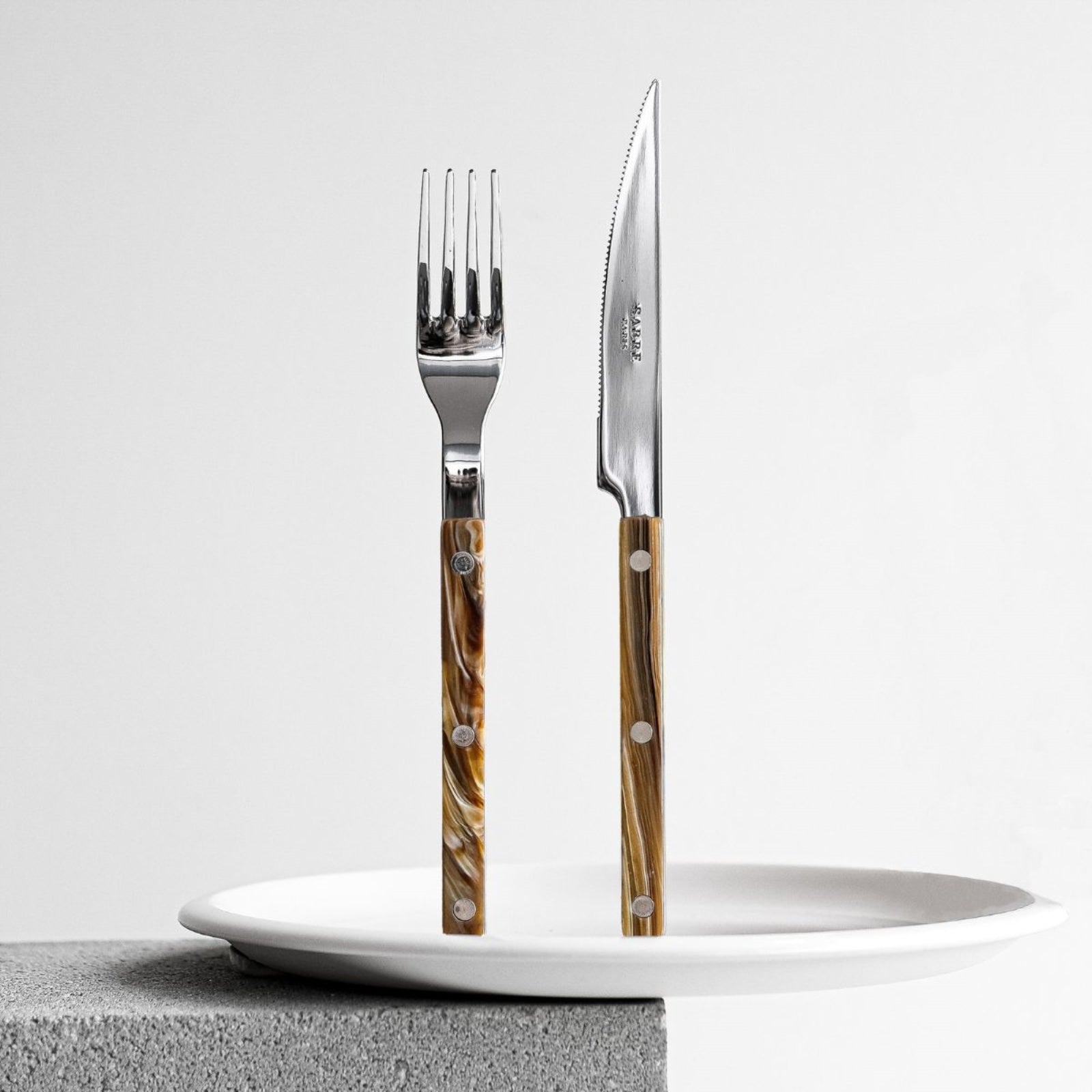 An image of Sabre Paris Bistrot Buffalo 5-Piece Place Setting