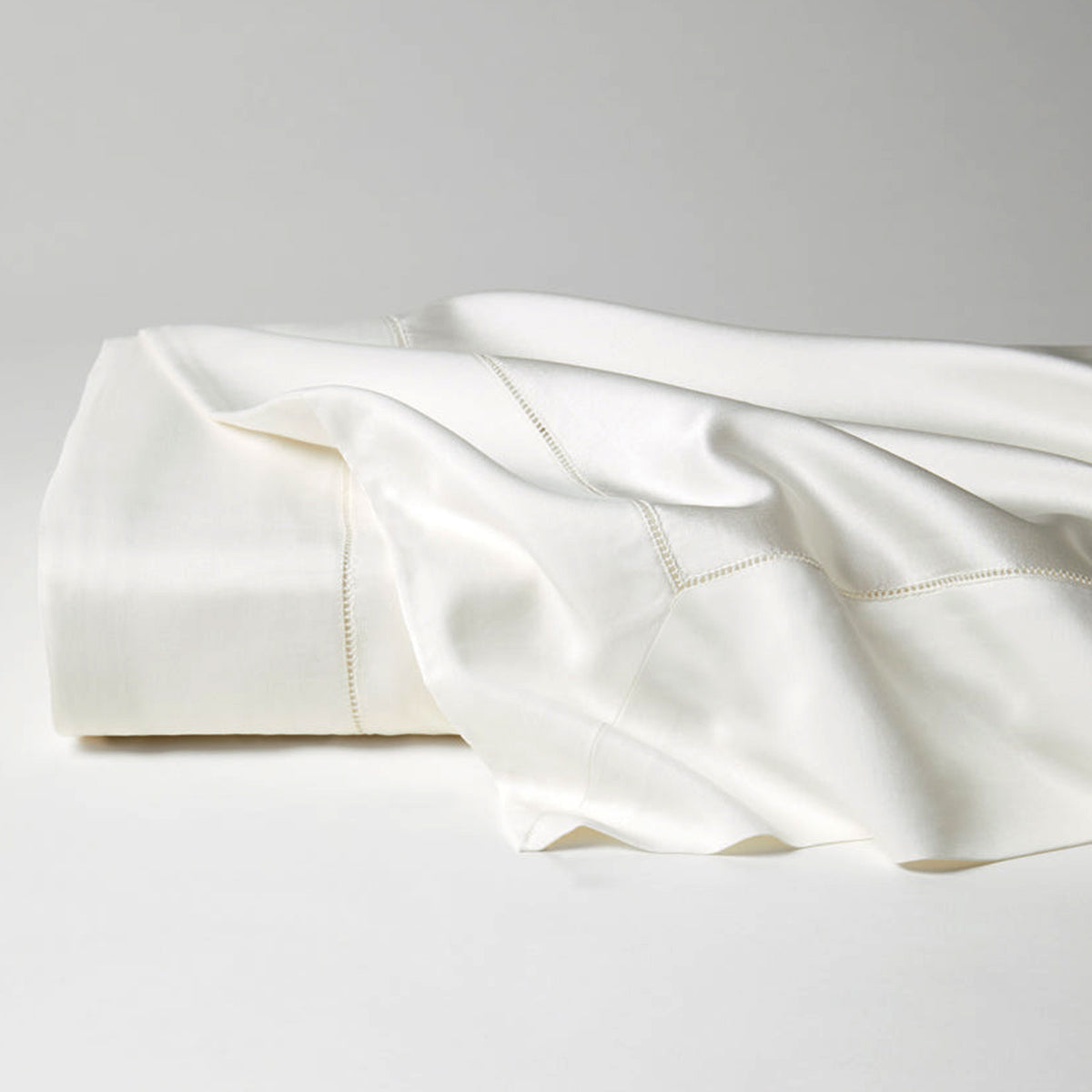 Sferra Giza 45 Seta Flat Sheet Candlelight