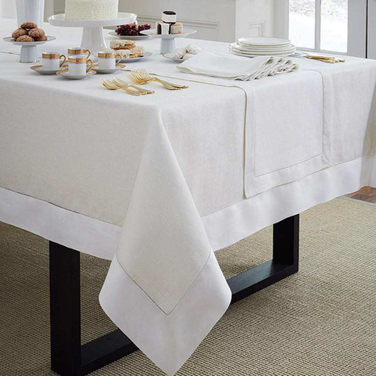 An image of Sferra Reece Tablecloth