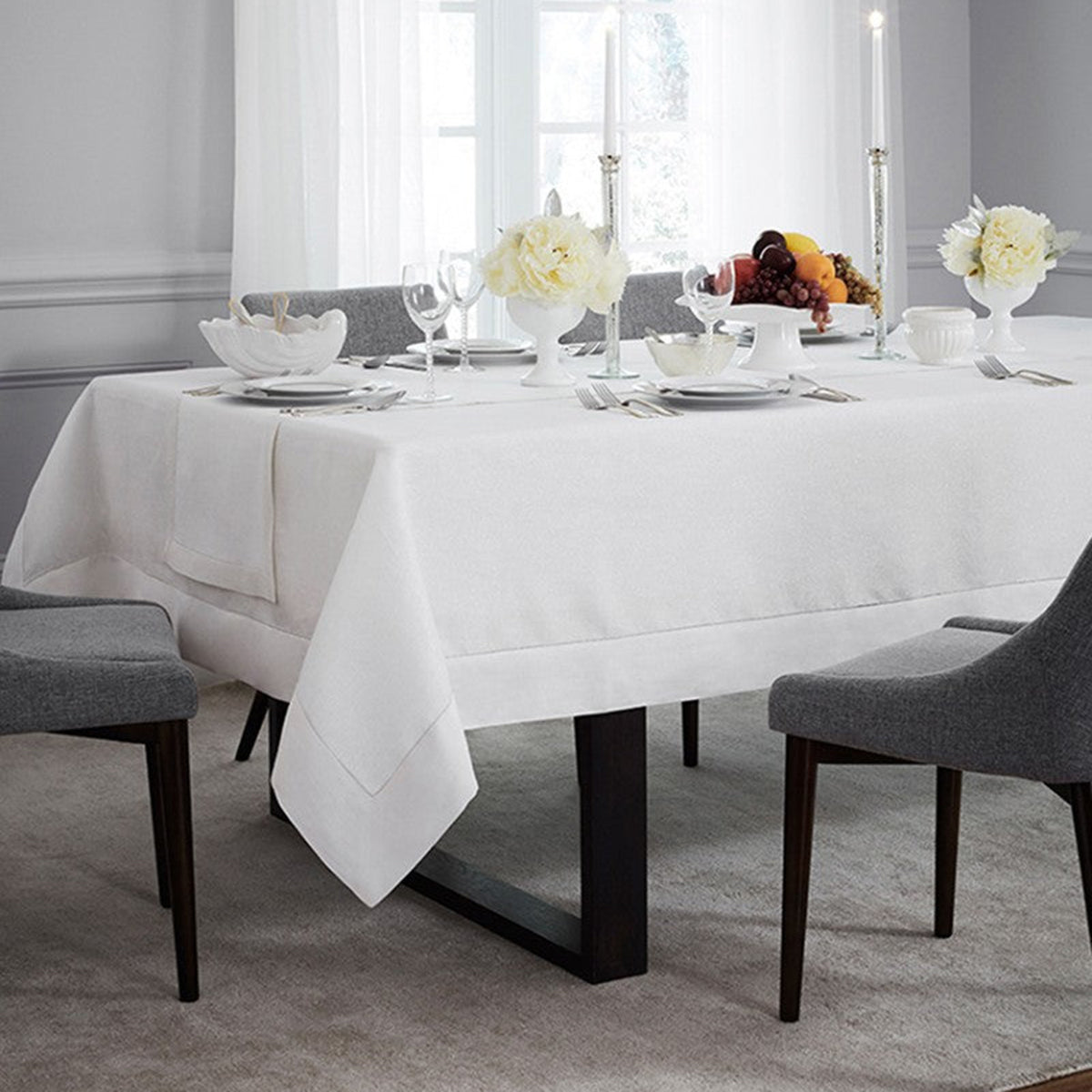 An image of Sferra Reece Tablecloth