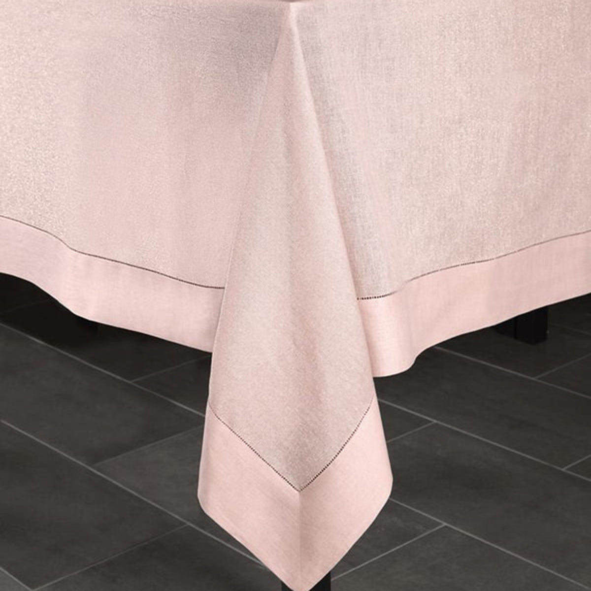 An image of Sferra Reece Tablecloth