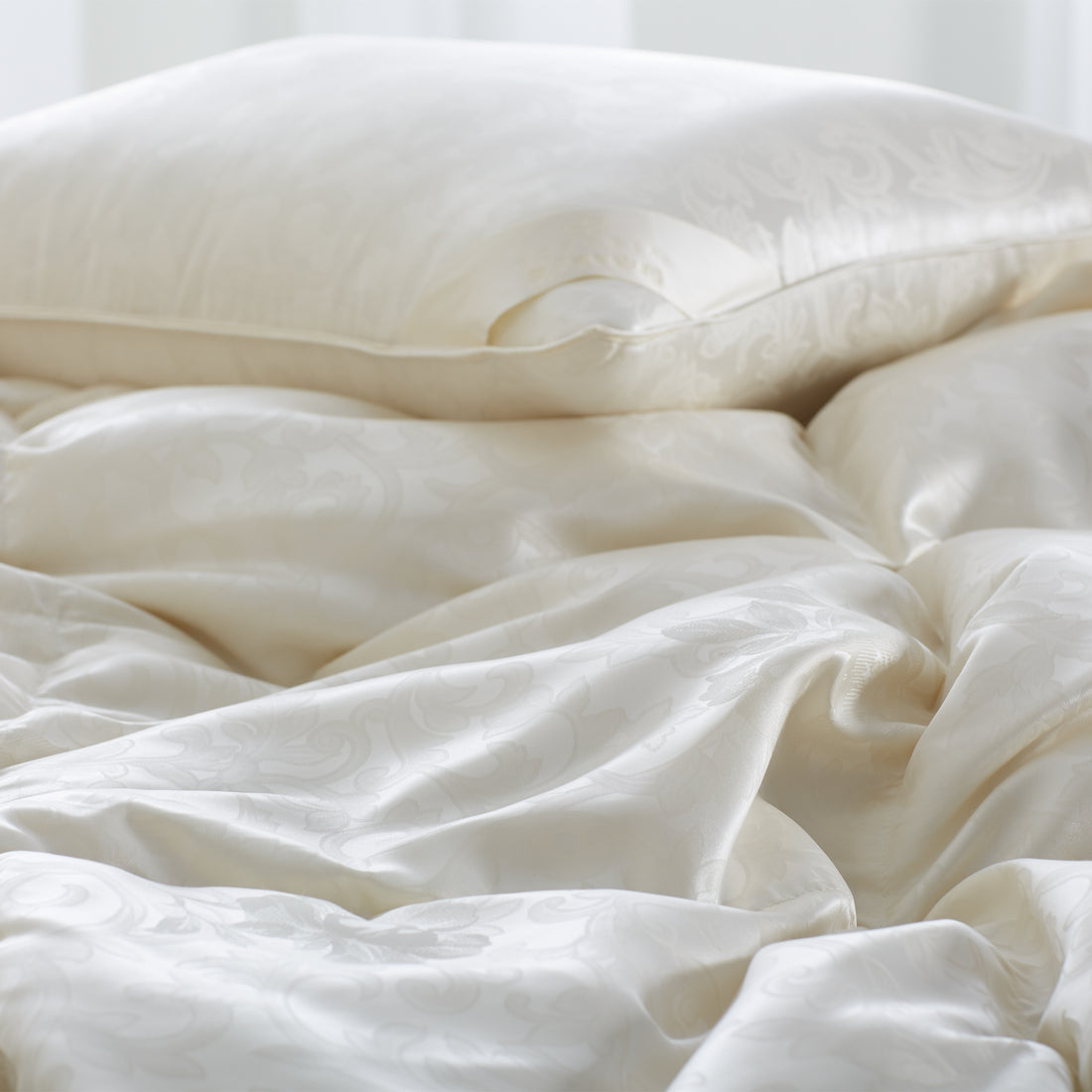 An image of Scandia Home St. Petersburg Comforter