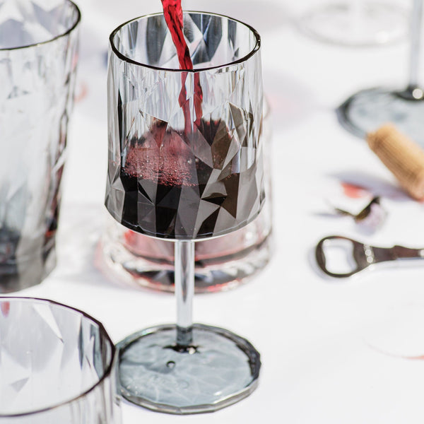 An image of Vietri Superglass Wine Glass