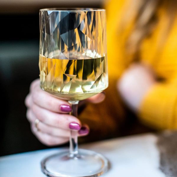 An image of Vietri Superglass Wine Glass
