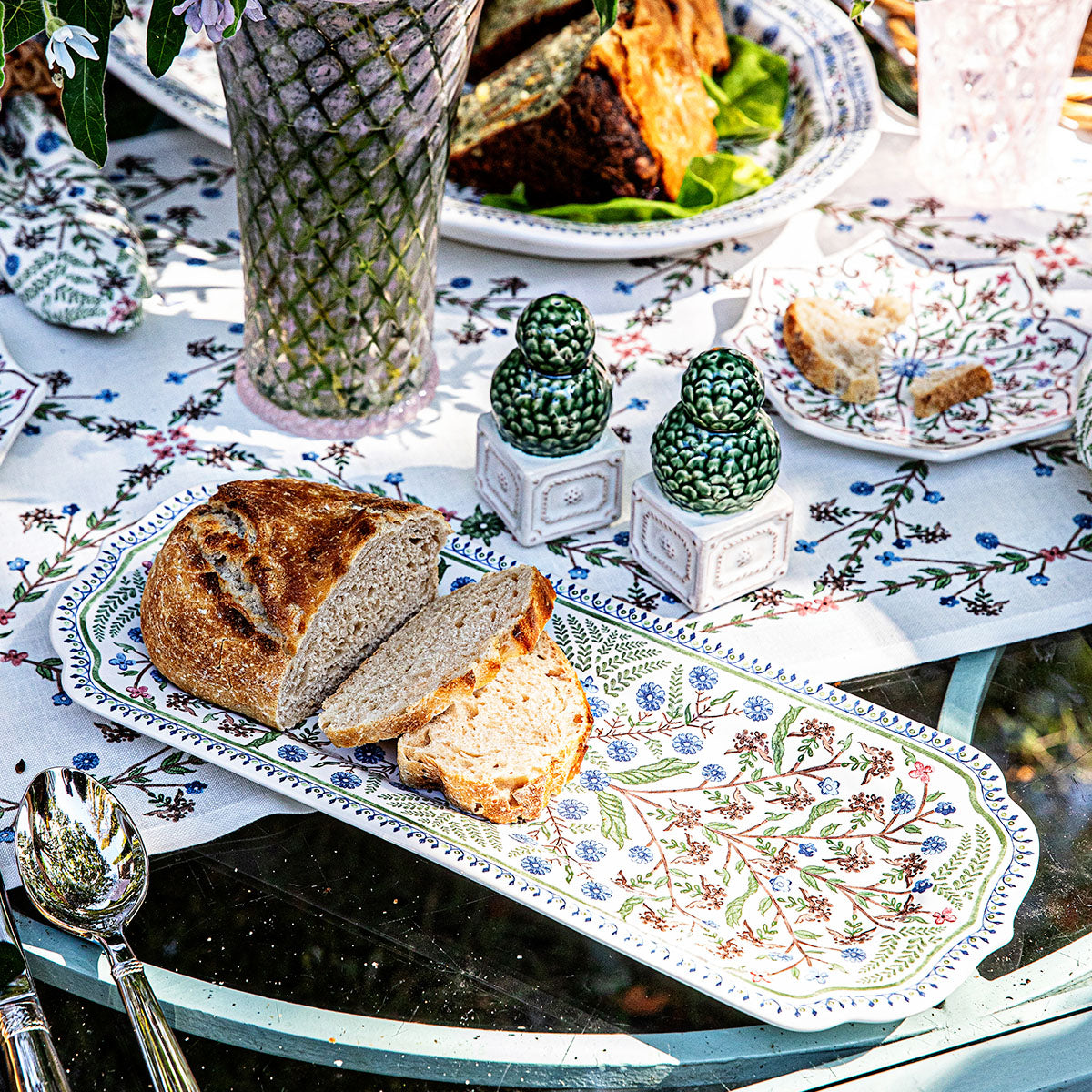 An image of Juliska Villa Seville 15" Hostess Tray - Chambray