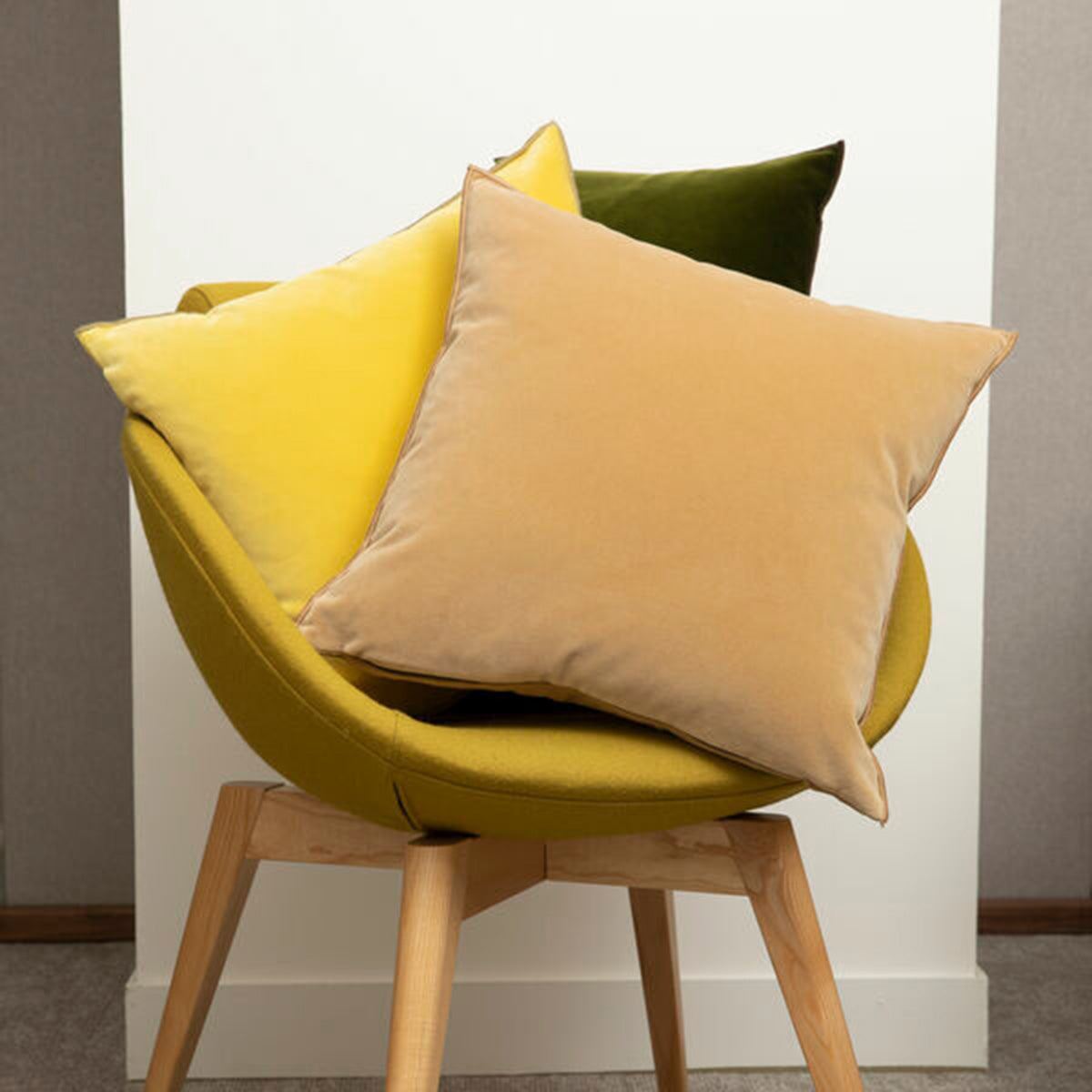 An image of Yves Delorme Divan Decorative Pillow