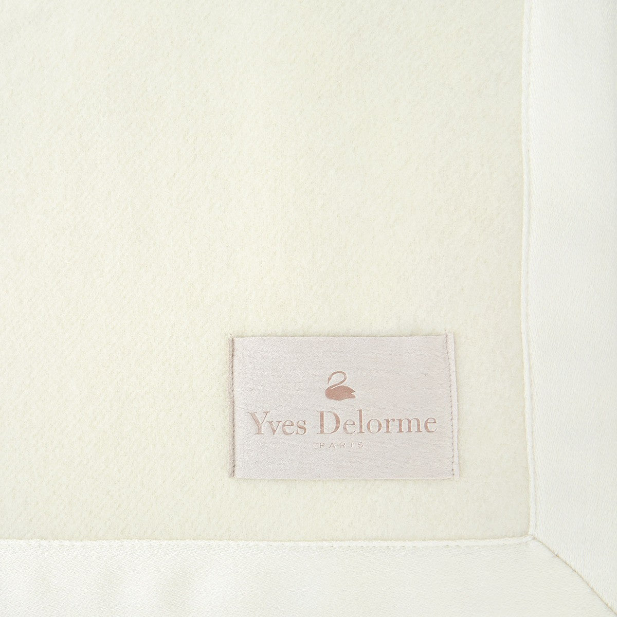 An image of Yves Delorme Duchesse Blanket