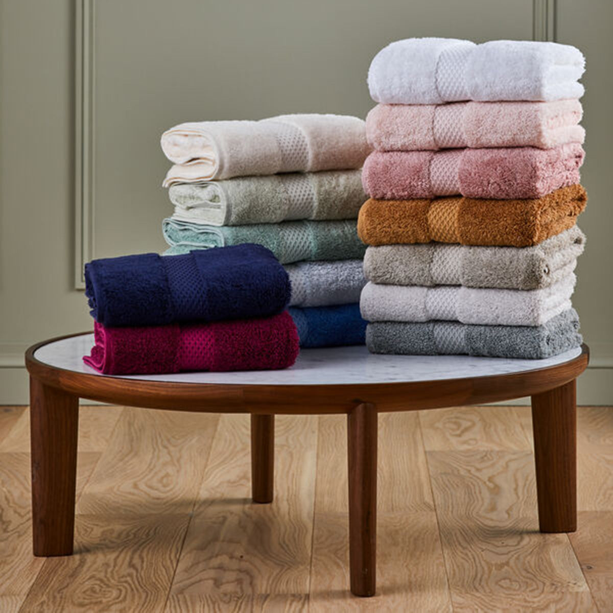 An image of Yves Delorme Etoile Guest Towel