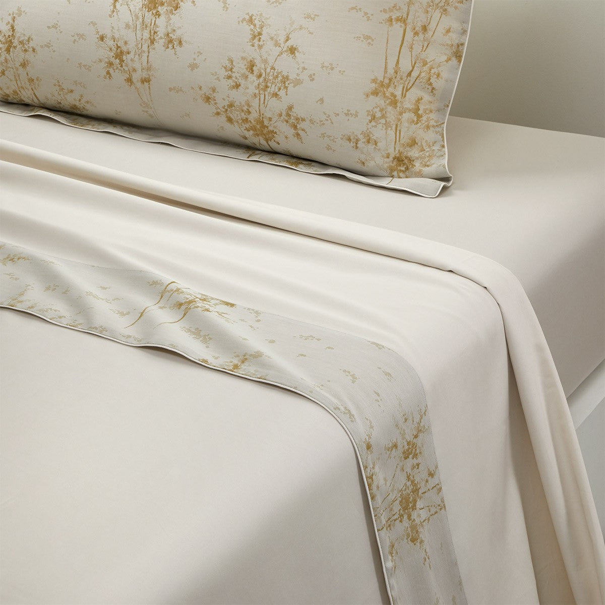 An image of Yves Delorme Legende Flat Sheet